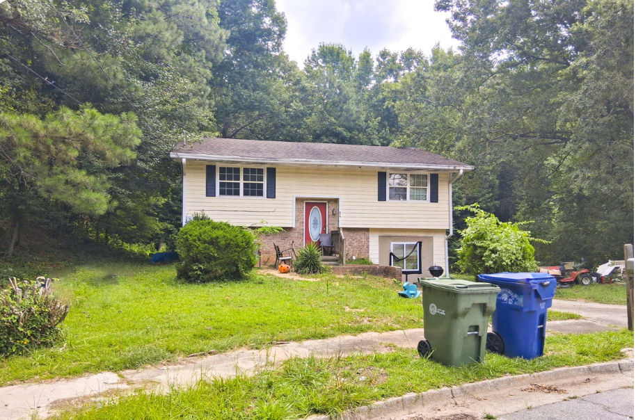 876 Plainville Place Southwest